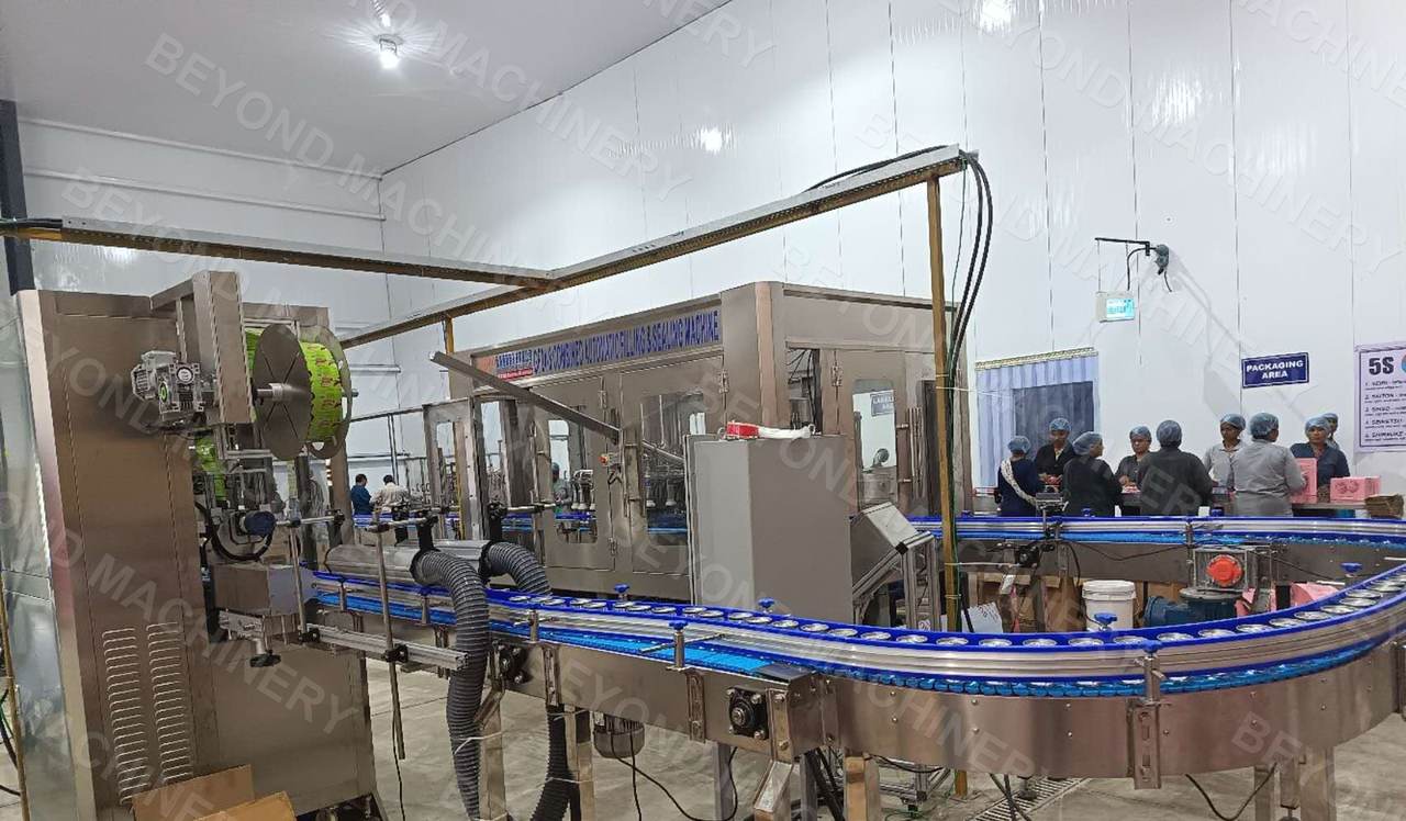 Sleeve labeling machine on a plastic can filling line